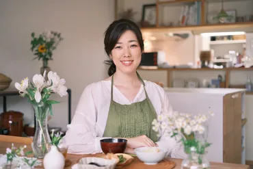 お出汁研究家 峰村咲子さん、久世福商店との出会いを通して広がる食卓とは？お出汁の魅力と、久世福商店とのコラボレーション