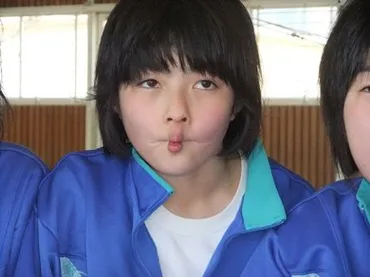 井上咲楽、太眉毛から昆虫食まで！個性派タレントの魅力とは？井上咲楽の軌跡：芸能界での成功と自己表現