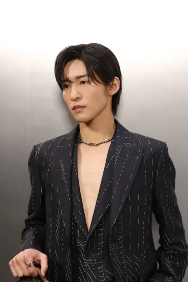 目黒蓮のミラノコレクション ファッションへの挑戦！最新情報と魅力を徹底解説？目黒蓮、フェンディを纏いミラノへ！空港ファッションから最新コレクションまで