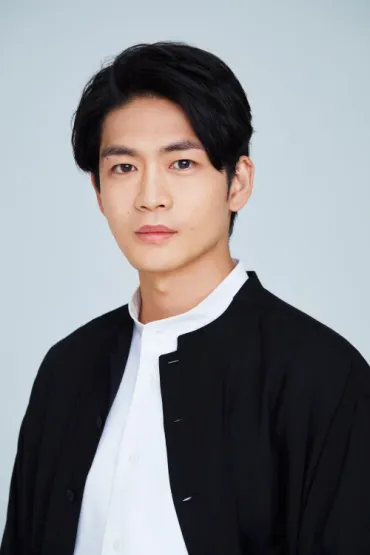 朝ドラ「スカーレット」の八郎役で話題。俳優・松下洸平さんとは?