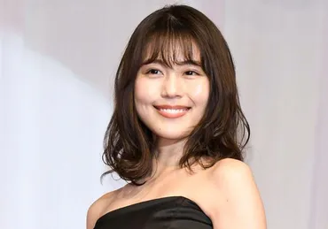 有村架純＞大胆ミニで美脚すらり 秋色コーデでミラノへ 「プラダ」ショーに来場（毎日キレイ） 