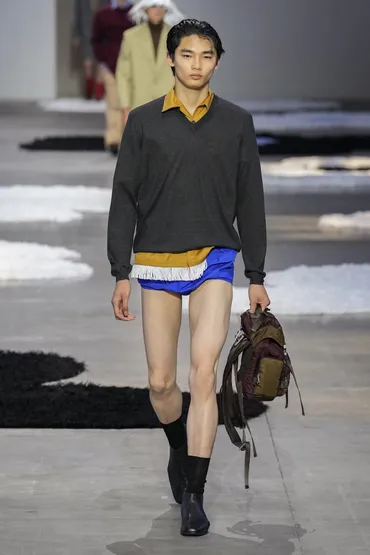 冨永章胤がミラノコレデビュー、「プラダ」のショーを歩く