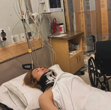 YOSHIKIの頸椎手術とディナーショー：ファンイベントでの負傷、そして未来への展望（YOSHIKI、頸椎、X JAPAN）？YOSHIKIの頸椎手術と復帰：ディナーショーとファンイベント