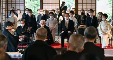 厳かに裏千家の奉告献茶式 次期家元の敬史氏が「若宗匠」に 京都 写真特集1/4 