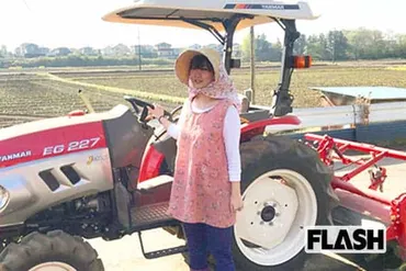 副業グラドル「柚木えりな」トラクターの運転は朝飯前です ...