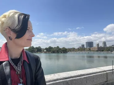 アン・クレシーニ先生の多才な活動とは？言葉と文化を繋ぐ多様な表現方法とは？言語学者、コラムニスト、YouTuber、宗像応援大使…アン・クレシーニ先生の輝かしい軌跡