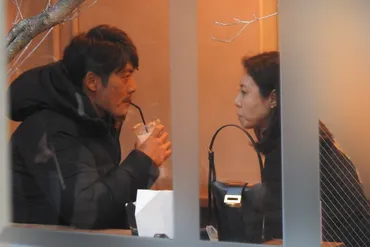 松嶋菜々子と反町隆史「これまでにないくらい夫婦仲がいい」堂々の肩組みデート