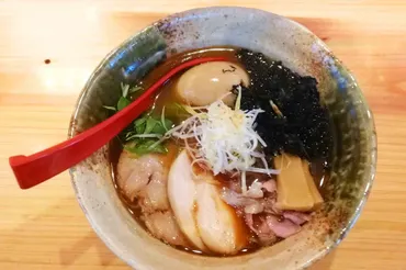 魚介豚骨系「焼きあご塩らー麺たかはし 歌舞伎町店」の「゛得゛製 焼きあご塩らー麺」!゛焼きあご゛出汁を存分に味わう至極の一杯!