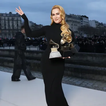 エリオット・レンツの変身：ファッション業界を席巻するモノマネメイクとブランディング戦略？エリオット・レンツ：境界線を溶かす変身とファッション界への影響