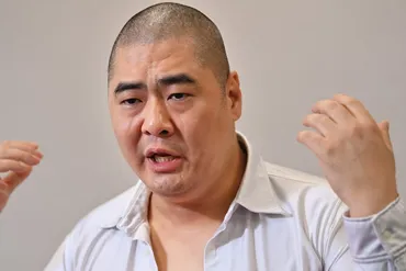 生きるのがつらいあなたへ:統合失調症と向き合うお笑い芸人・ハウス加賀谷さん コンビがたどり着いた「境地」