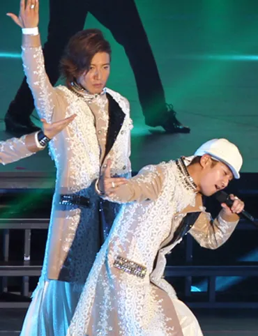 SMAPの絆、今もなお輝き続ける物語：中居正広と木村拓哉、そしてファンとの関係性はいかに？中居正広の引退と木村拓哉の沈黙、ファンが読み解くメッセージ