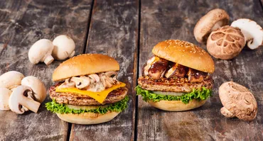 人気定番「マッシュルームチーズバーガー」も!フレッシュネスバーガー「生どんこ椎茸の黒酢あんバーガー ~香ばしサクサク醤油~」