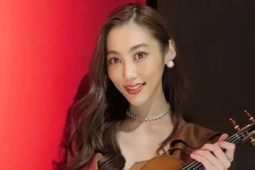 ついに公式Xも復活!》羽生結弦の元妻・末延麻裕子さん「両手で口を抑えた意味深ポーズ」で完全復活!凱旋ライブも開催 (1/4)