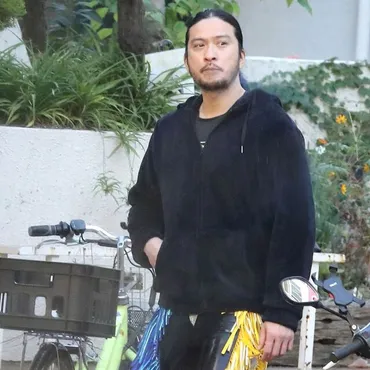 やっぱりカッコイイ」とSNS衝撃…長瀬智也 イベント登壇でストリートファッションに合わせていた「超高級腕時計」(女性自身)