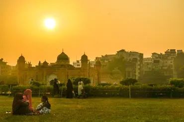 バングラデシュで生きる田中千鶴さん：宿と食堂、そして地域貢献への道？バングラデシュで活躍する肝っ玉店主、田中千鶴さんの軌跡