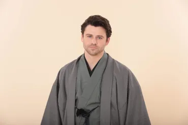 ばけばけ』ヒロインの夫・ヘブン役(モデル/小泉八雲)はトミー ...