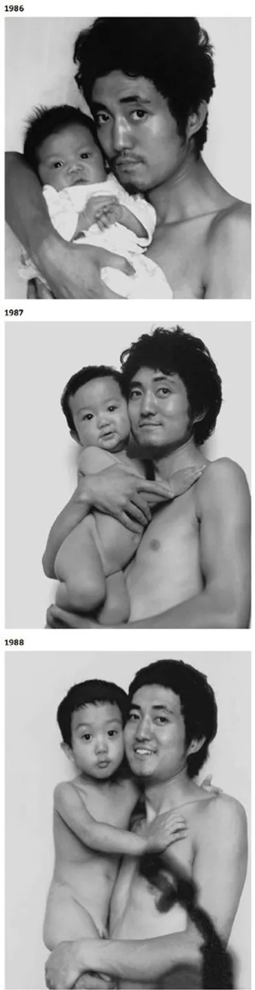 父子が30年間同じポーズで写真を撮る 成長過程を記録_新華網日本語