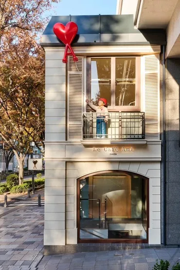 アミ パリス゛パリを感じる゛カフェ併設ストアが表参道に、テイクアウトのクロワッサンなど1年限定で