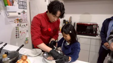 画像・写真 Snow Man宮舘涼太が6歳の女の子のために手料理を 佐藤健は名物先生と「恋つづ」再現<あんたの夢をかなえたろかSP>(2/5)