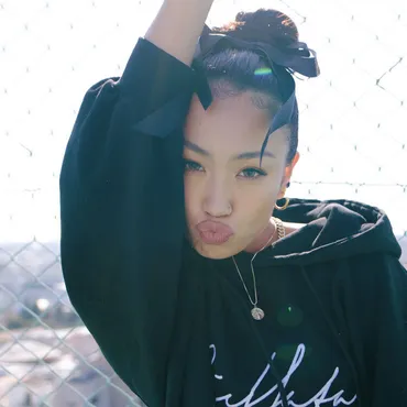 ダンサーRIEHATAってどんな人？生い立ちから世界進出、シングルマザーとしての姿までを徹底解剖！RIEHATA：唯一無二の表現者