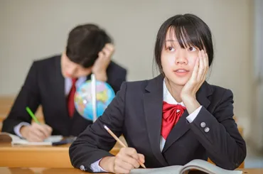 高校生・中学生必見!!授業中にできる暇つぶし方法【先生に怒られないorバレない】 