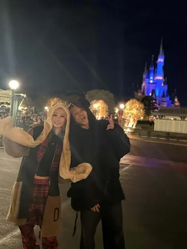 初めてお顔見た」倖田來未 息子゛顔出し゛親子3ショット公開!結婚14周年を報告し家族の絆が伝わる姿に「理想の家族すぎる」「旦那さんにそっくり」