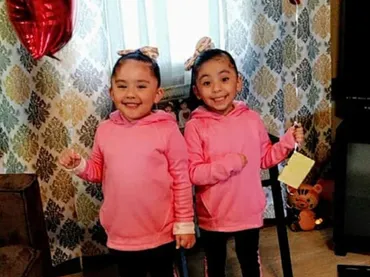 風船が繋いだ奇跡の物語：サンタクロースと双子姉妹、そして温かい絆とは？風船に託された願いが紡ぐ、人と人との繋がり