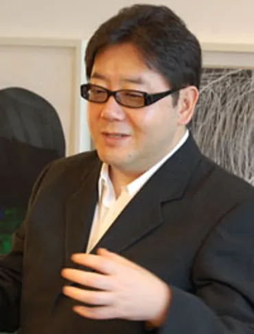 秋元康の知られざる成功術！音楽プロデューサーの年収、自宅、アイドルグループ、今後の展望とは？秋元康の豪邸、AKB48の裏側、メディア露出、そして未来へのビジョン
