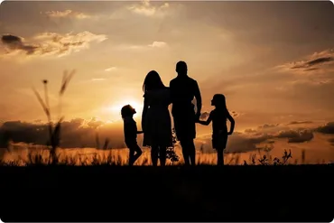 ナイツ塙 嫁との結婚の馴れ初めや三人の娘との家族生活を解説 子供たちとの微笑ましいエピソードも紹介 