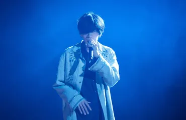 米津玄師の顔の変化は？ 紅白から現在まで、容姿と内面の変化を徹底分析！米津玄師、紅白歌合戦から現在までの顔の変化を追う