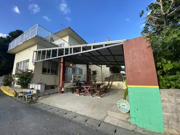 元DA PUMP宮良忍、引退後32歳で沖縄の民宿継ぐ。クルージングツアーでは自ら船を操縦。 