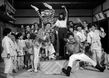 伊東四朗の多才な芸歴と家族愛！喜劇からラジオまで、今も輝き続ける秘訣とは？伊東四朗：芸歴と家族愛