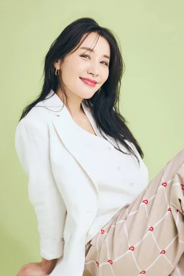 鈴木紗理奈（47）思春期息子の子育て哲学「シングルマザーのリアルな背中を見てほしくて」 – STORY ストーリィ オフィシャルサイト