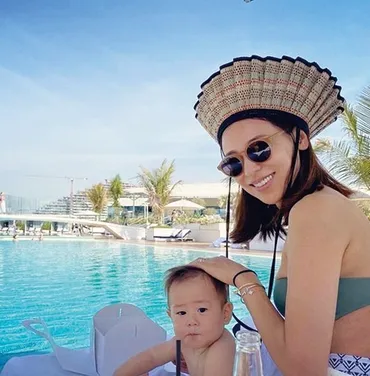 モデル小泉里子さん、移住先ドバイで得た「オシャレ意識の変化」とは – STORY ストーリィ オフィシャルサイト