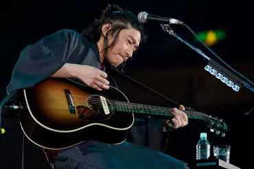 トータス松本（ウルフルズ）の音楽人生とは？デビュー30周年、家族、現在の活動までを徹底解説？トータス松本：音楽と人生を彩る多彩な活動