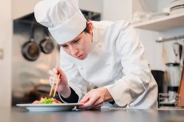 世界のミクニ」ことフレンチの巨匠・三国清三氏が黄綬褒章受章。歴代料理人受章者の功績は？ 