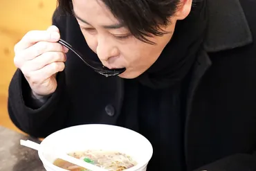 河村隆一、動きますVol.4。真矢、降臨⁉︎「天雷軒」で500円ラーメンを堪能中に……