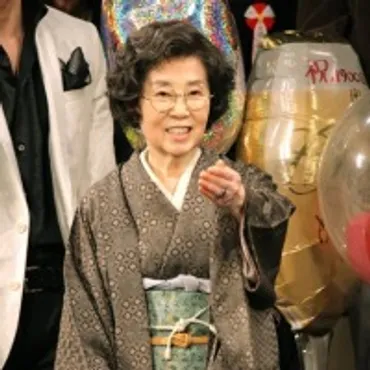 舞台「放浪記」の上演が通算１９００回に達し、カ…：女優・森光子さん 写真特集：時事ドットコム