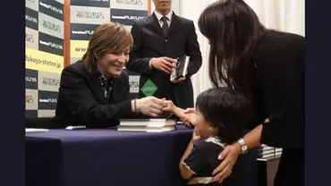 小室哲哉、『罪と音楽』サイン会に登場、取材にも応じる 