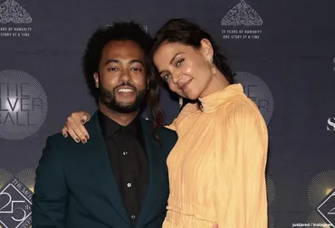 ケイティ・ホームズ、ウワサの新恋人とレッドカーペットデビュー！ 10歳差カップル、満面の笑みを浮かべ写真に応じる［写真あり］ 