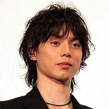 水嶋ヒロ、俳優から小説家へ転身！？多岐にわたる活動の秘密水嶋ヒロの現在とは！？