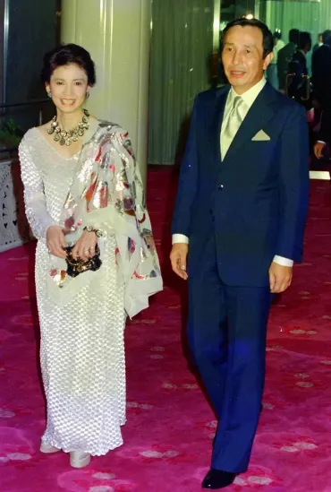 1987年、郷ひろみ、二谷友里恵の結婚披露宴に出席した、江原真二郎さんと中原ひとみ夫妻― スポニチ Sponichi Annex 芸能